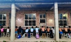 FB体育下载:铁皮房、土操场，这里有一座“筑梦”摔跤馆
