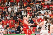 FB官网:“双塔”闪光 中国女篮热身赛击败日本队